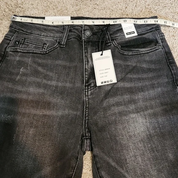 Judy Blue Capri's Size 7/28 - Picture 5 of 10